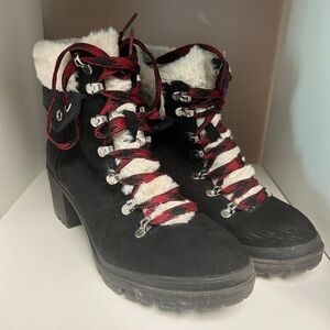 Pop Black and Red‎ Winter Boots with Fur Trim